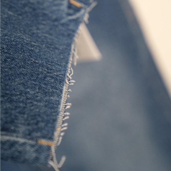 Good American Good Classic High Rise Raw Hem Jeans in Blue940 - Size 00 / 24 NWT - Picture 7 of 12